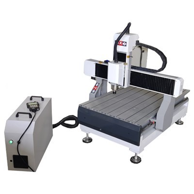 Majhen namizni model CNC usmerjevalnika 6090